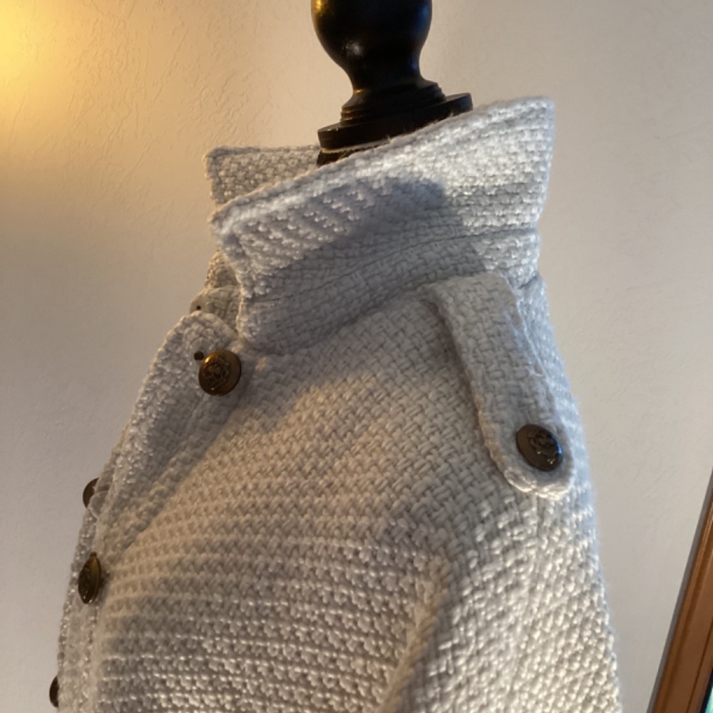 Roz&Ali Short Cape Jacket - Picture 9 of 11